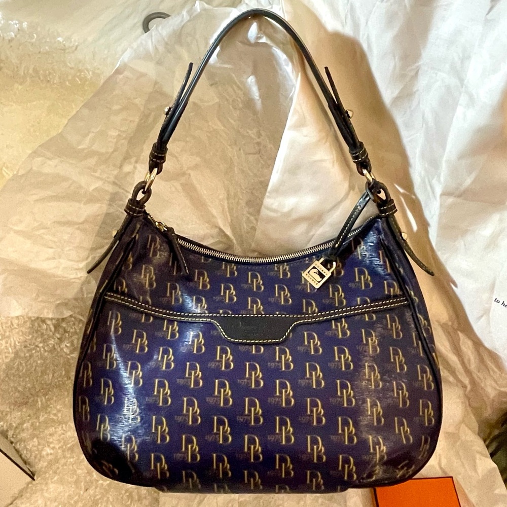 Dooney & Bourke Gold Logo Hobo Shoulder Bag - Picture 2 of 13